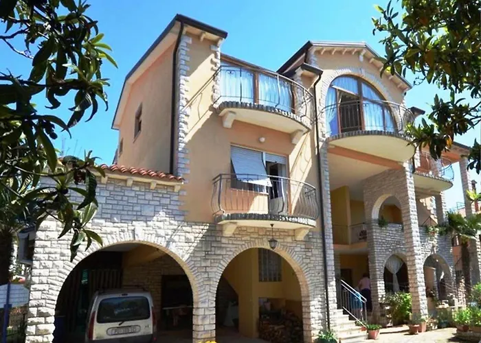 Renata Mare Apartments