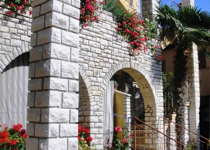 Renata Mare Apartments